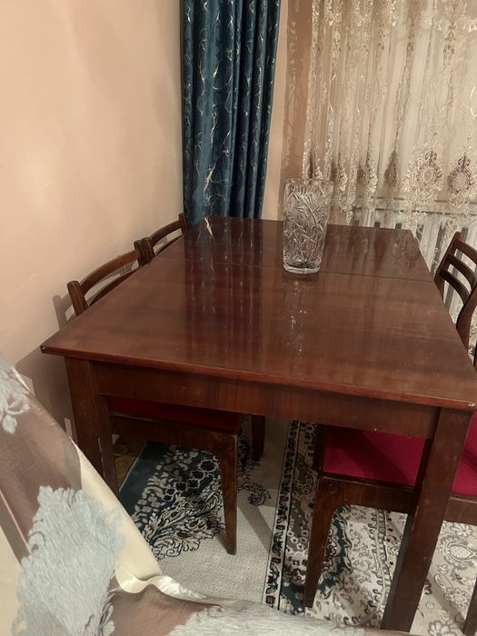 Продается стол и стулья