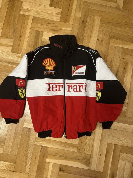 Яке Ferrari Ново