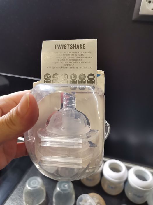 Шишета и биберони на Аvent