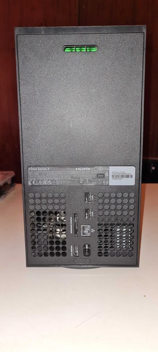 Xbox Series X 1TB SSD Като нов! С оригинален джойстик и 2 игри
