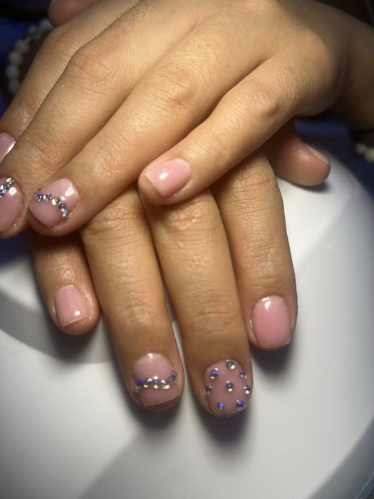 Модель на маникюр