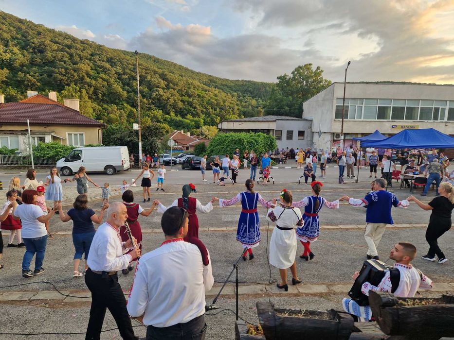 Оркестър Вела - истинска народна музика за вашето събитие