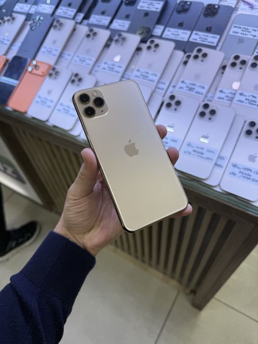 iphone 11 pro Max 240$