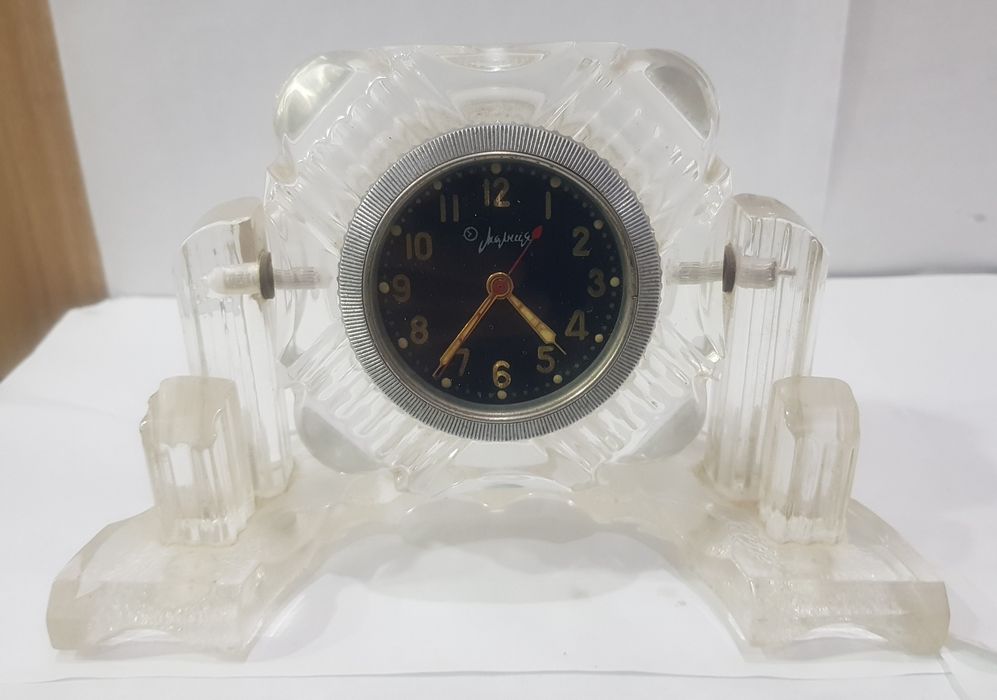 Продаются часы настольные