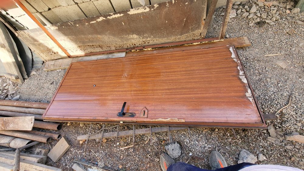 Продам дверь входную стальную б/у