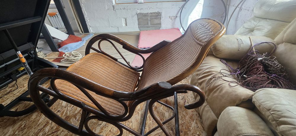 Кресло качалка деревянная