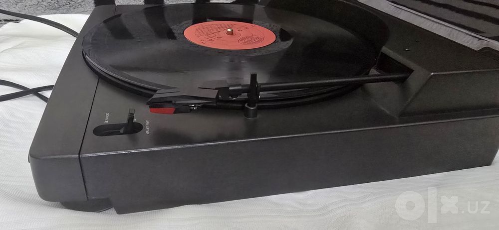 Виниловый проигрыватель Akai