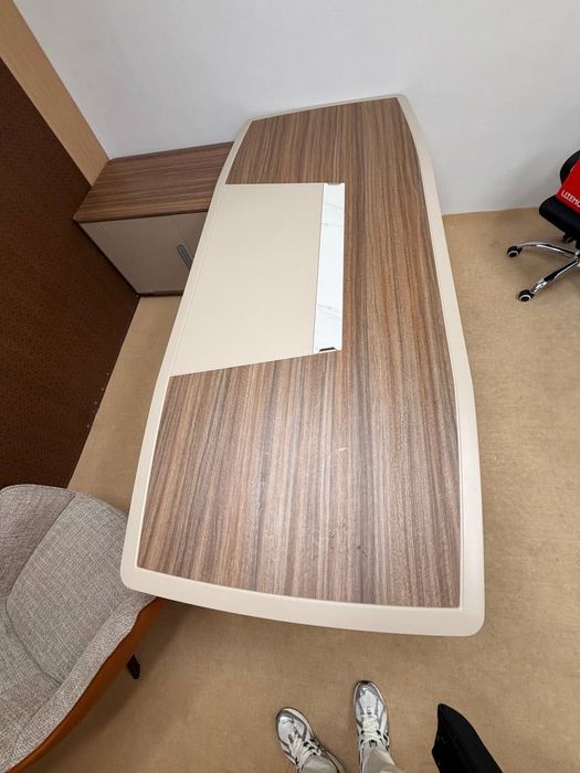 Продается директорский стол / Офисная мебель