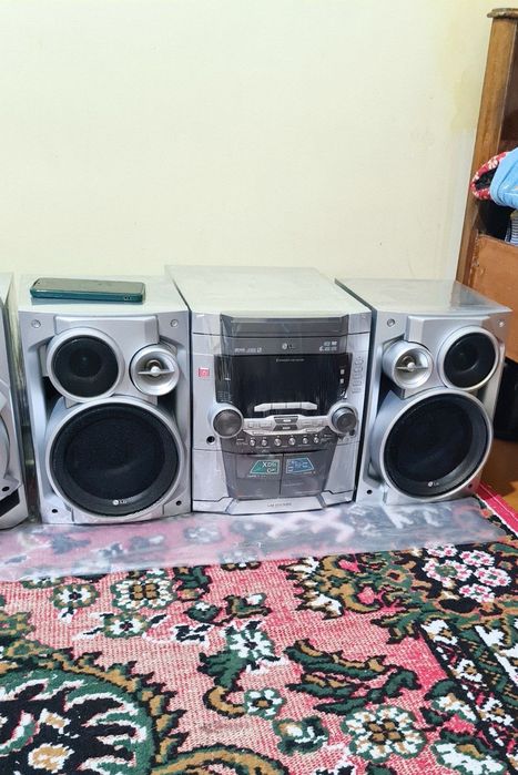 Muzikalniy sentirlar sotiladi