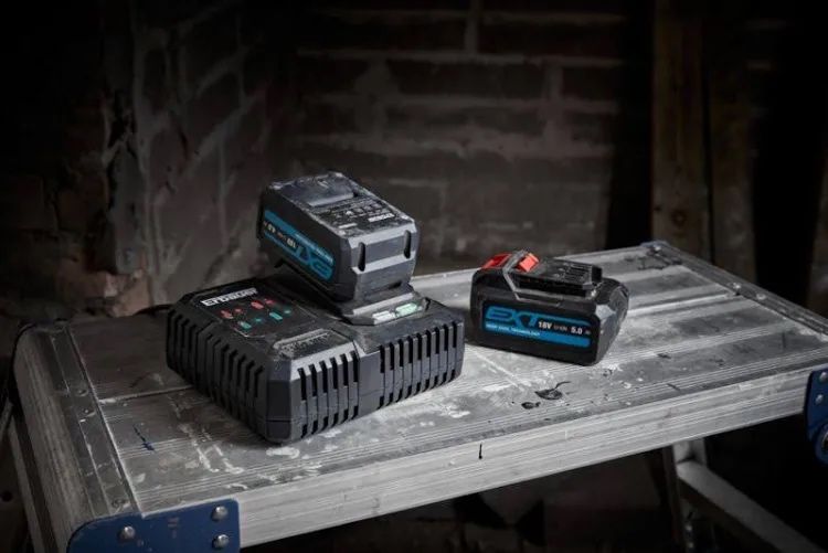 Incarcator acumulator Erbauer, incarcator rapid, 18 V