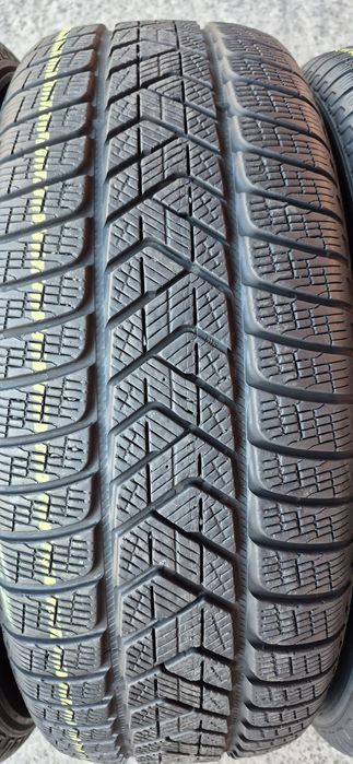 4 anvelope iarna Pirelli 235/65/18,dot 2020.Pretul este pe bucata
