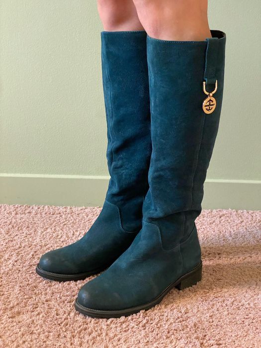 Новые замшевые сапоги