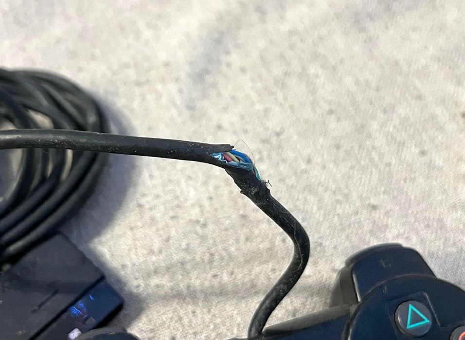 Controller Sony PlayStation DualShock SCPH 10010 cablu defect