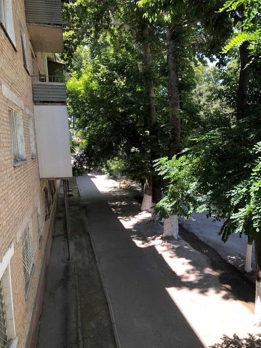 Уютная 2-комнатная квартира в кирпичном доме в центре Ферганы.