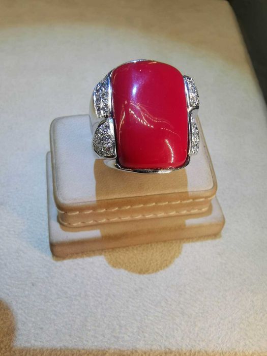 Продавам златен пръстен с корал и диаманти silvia kelly