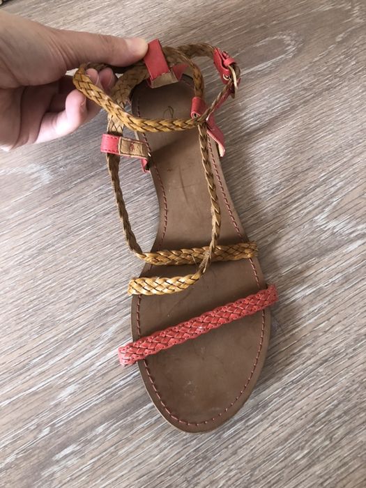 Продам босоножки