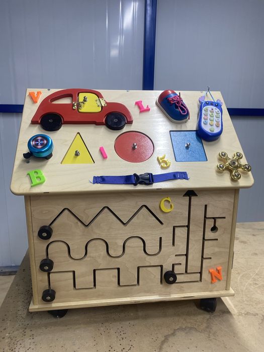 Бизиборд Домик из фанеры