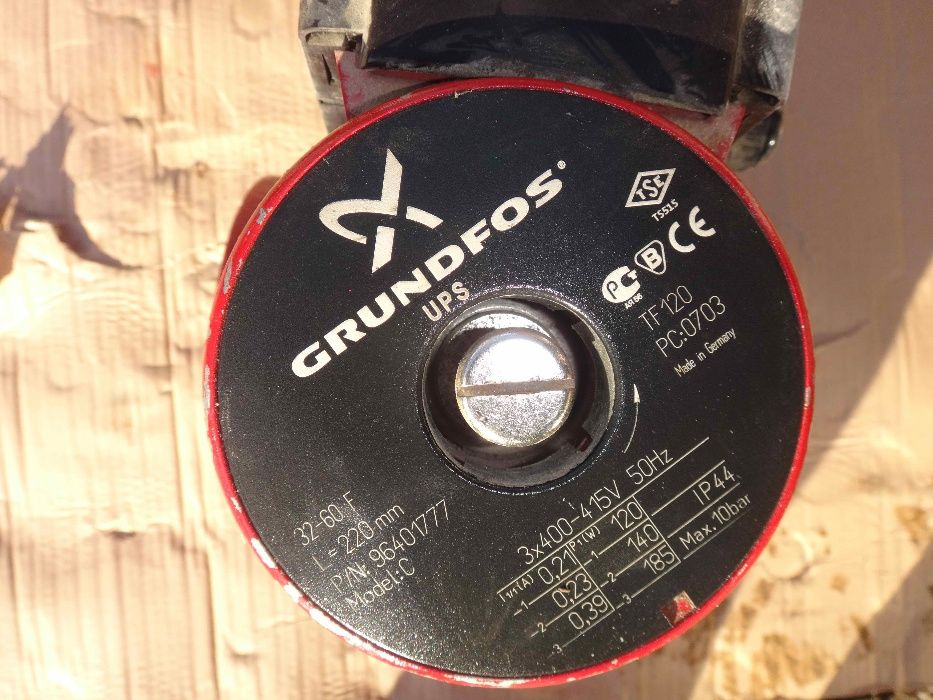 Pompa noua de recirculare a apei Grundfos UPS65-120F si UPS32-60F