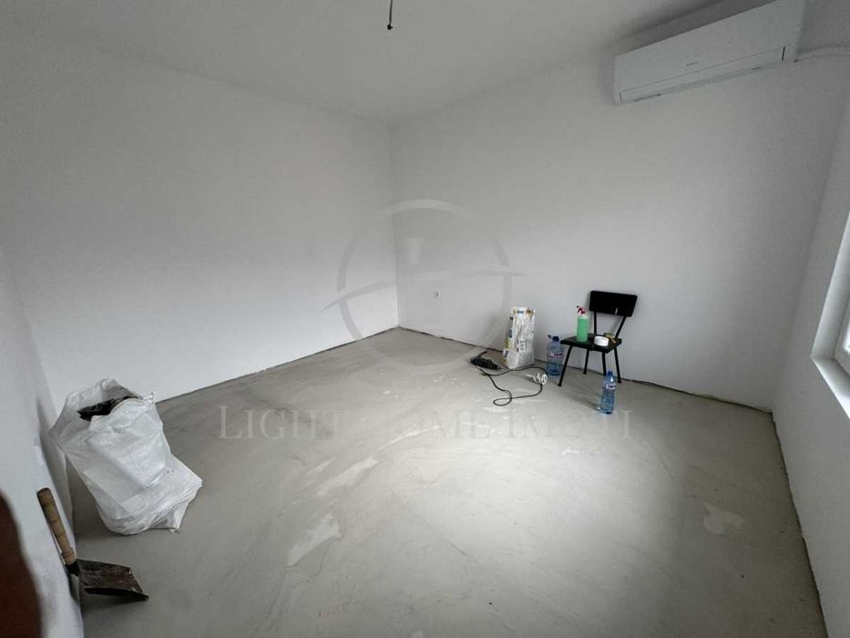 Реф. 2884 Отремонтирана Двуетажна къща с гараж и двор с. Павелско