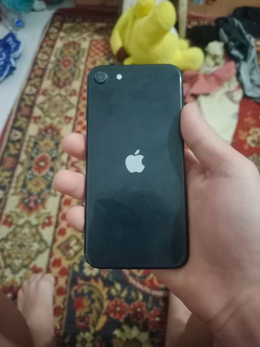 Продам айфон се 2020