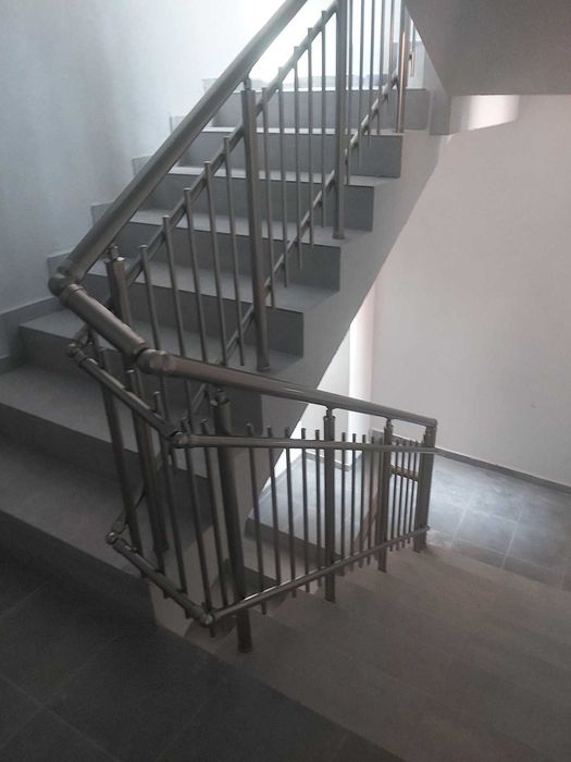 Парапети за стълбища