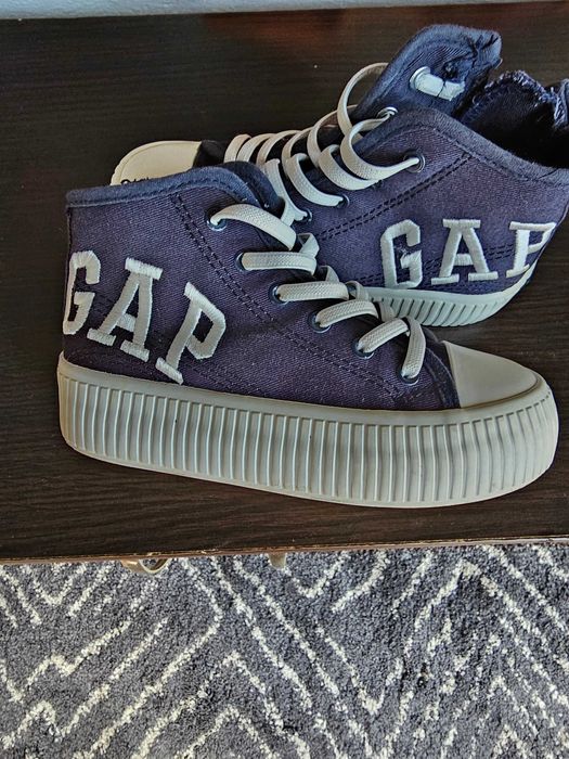 Обувки Nike 28 размер  и кецове GAP 28 размер  .За двата чифта 50лв