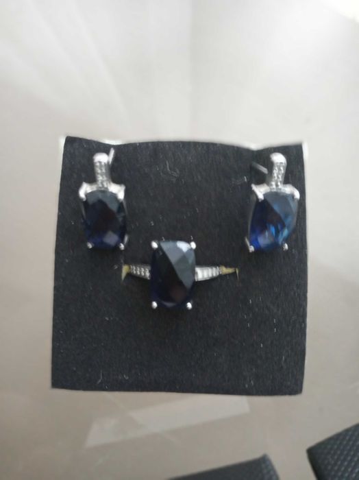 Елегантен сребърен комплект  със сапфири