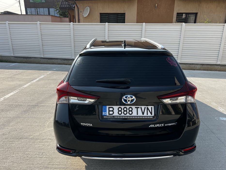 Toyota auris 2015 1.8 hybrid