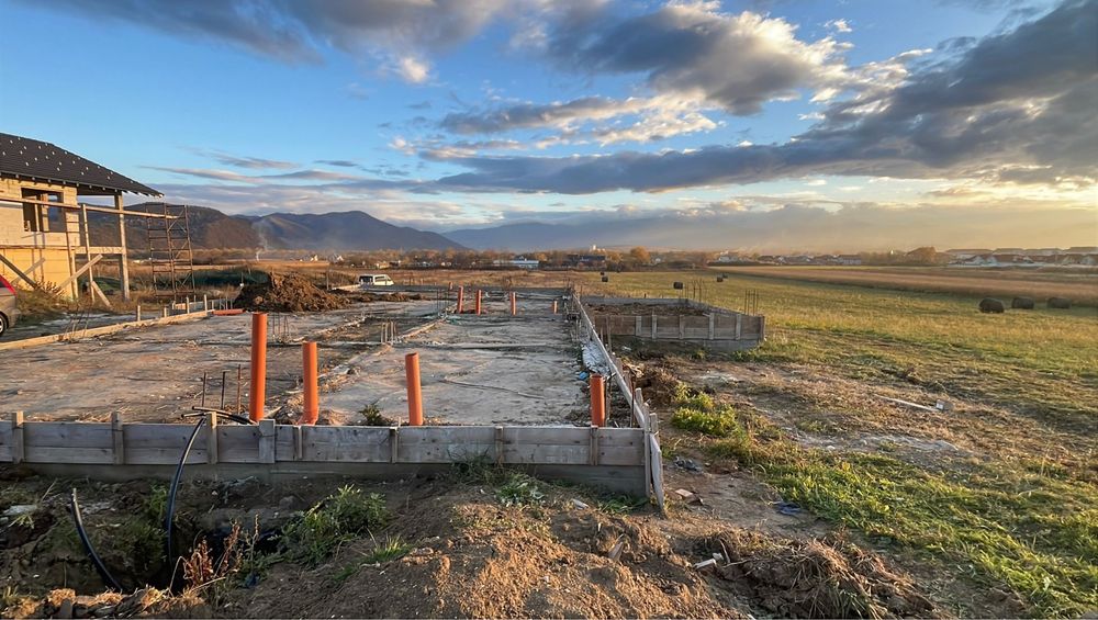 Teren intravilan + proiect finalizat + fundatie turnata