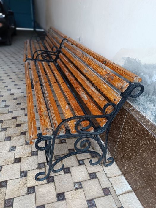 Скамейки в отличном состоянии.