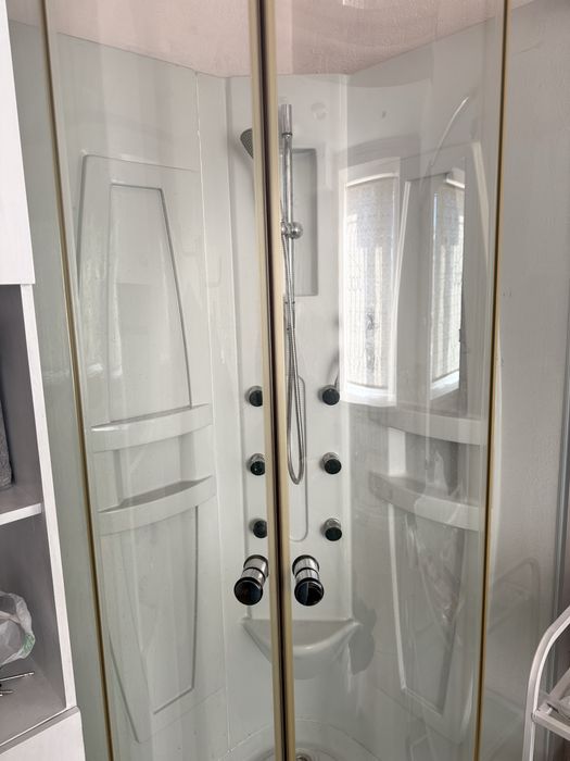 Продам  душевую кабину