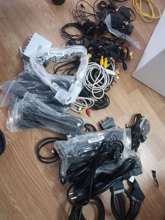 Lot cabluri TV/audio/video + SCART + alimentatoare – diverse modele