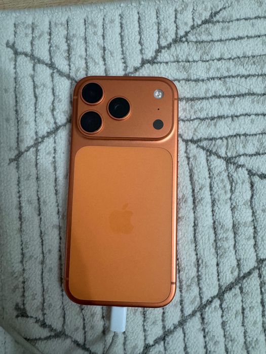 iPhone 17 pro 256 GB оранжовый