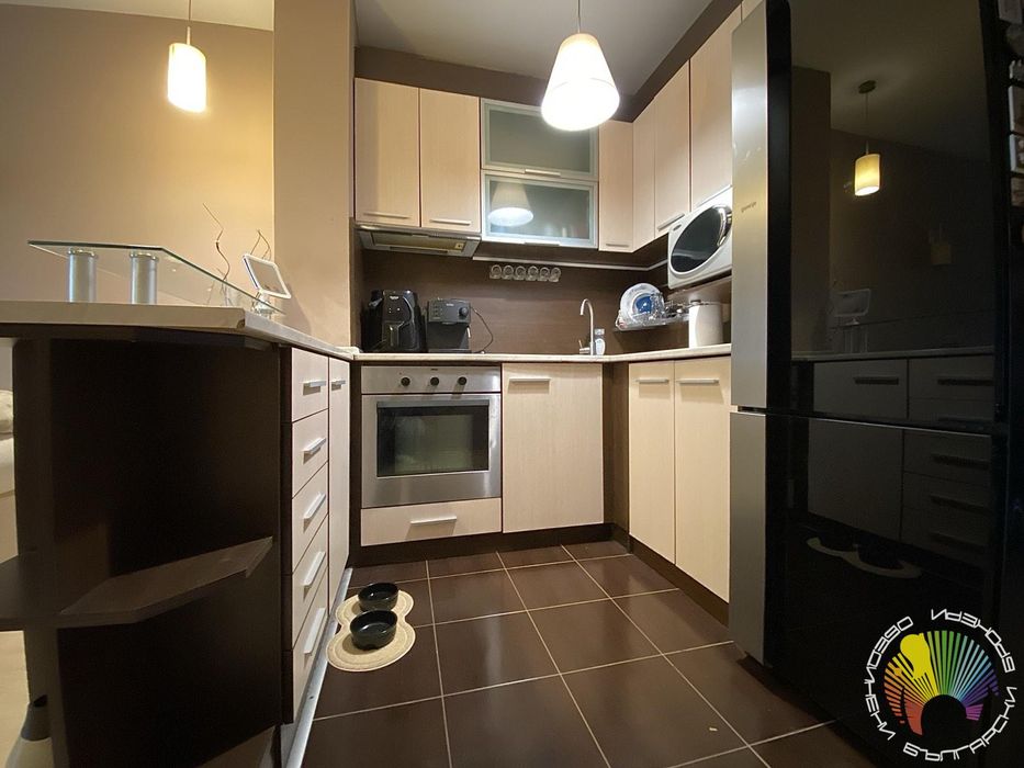 Дава се под наем Тристаен апартамент в Бургас, Възраждане - 100 кв.м за 612 € - Снимка #4