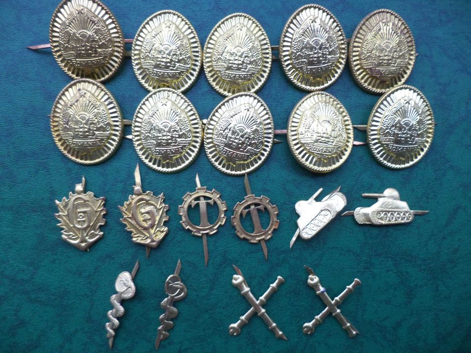 Obiecte vechi de colectie insigne monede semne arma reclame sapunuri