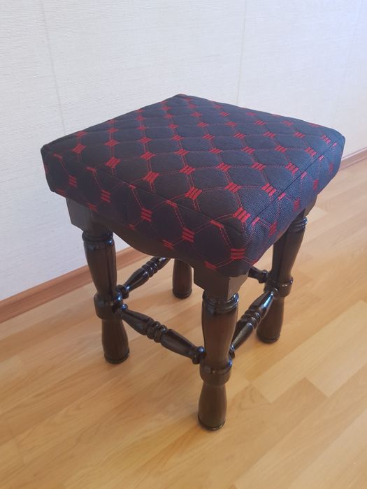 Табуретки деревянные