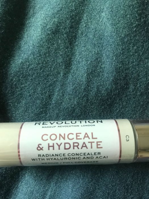 Revolution conceal & hydrate / коректор/