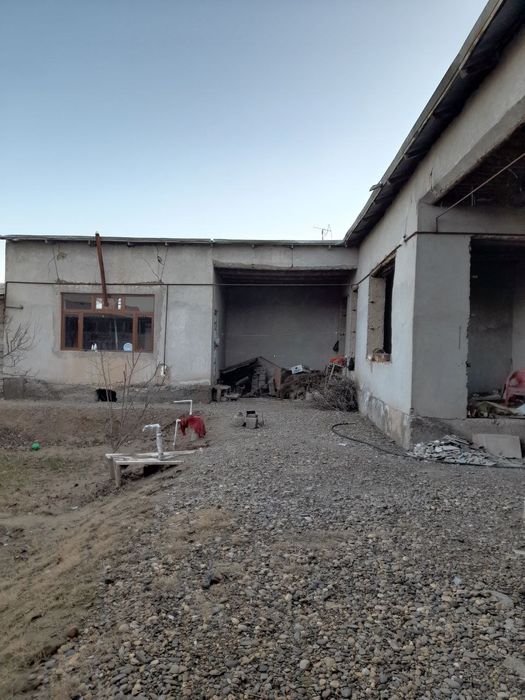 Истиклол туйхонани оркасида ховли сотилади