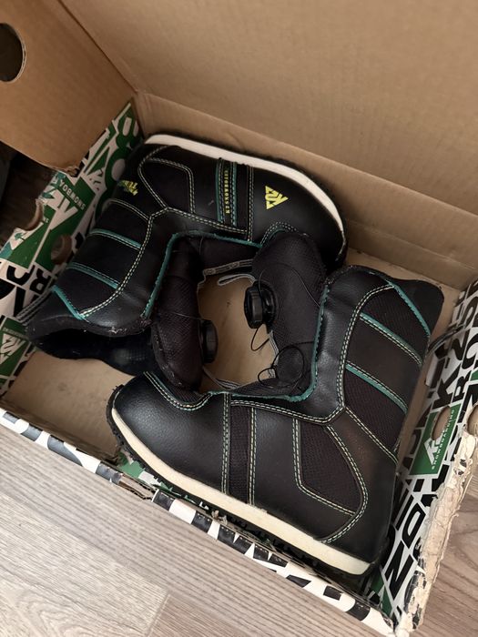 Сноуборд Burton с креплениями + ботинки в комплекте