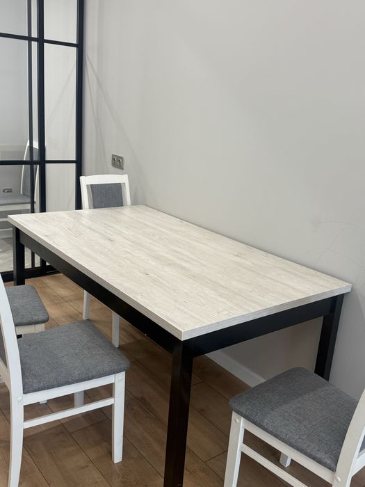 Продается обеденный стол