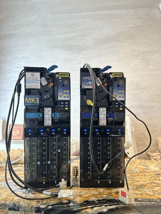 Продавам няколко броя готови еврови монетници mars cashflow 560 и 690