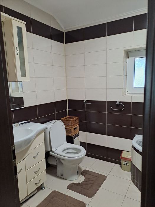Închiriez apartament 2 camere.