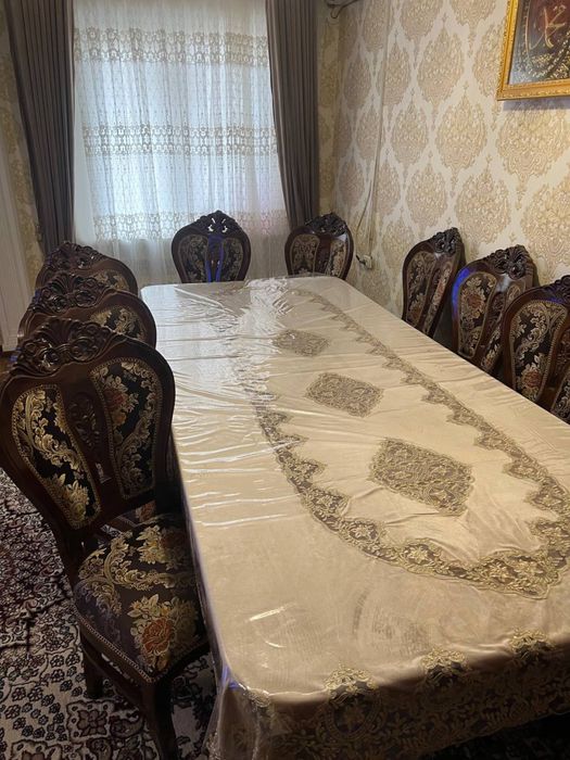 СРОЧНО! Стол и стулья в хорошем состоянии