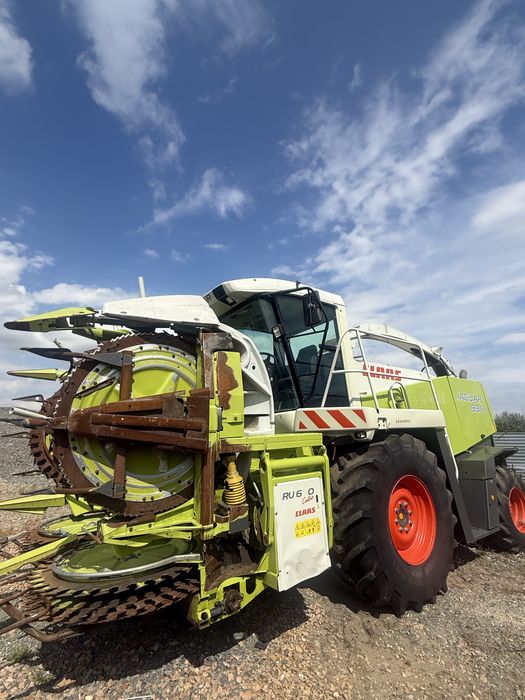 Кормоуборочный комбайн CLAAS Jaguar 830