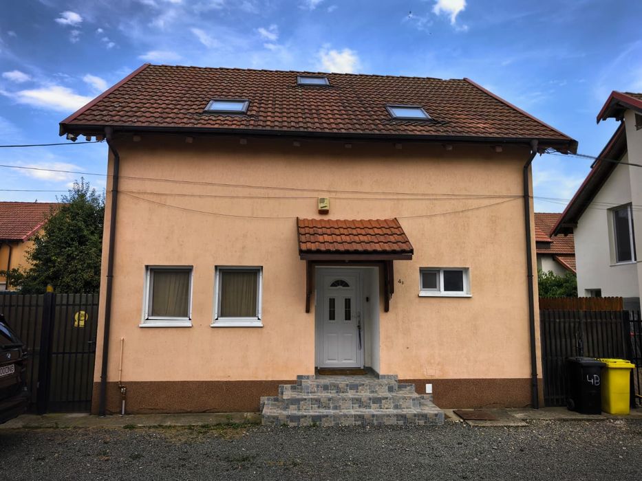Casa individuala 3 camere, 100mp, mobilat/utilat, strada inchisa/linistita