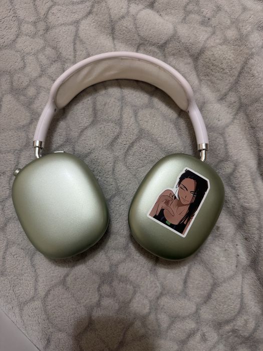 Продаю AirPods Max