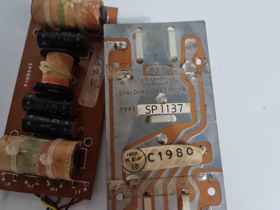 filtre boxe audio 3 cai din boxe KEF Concord III