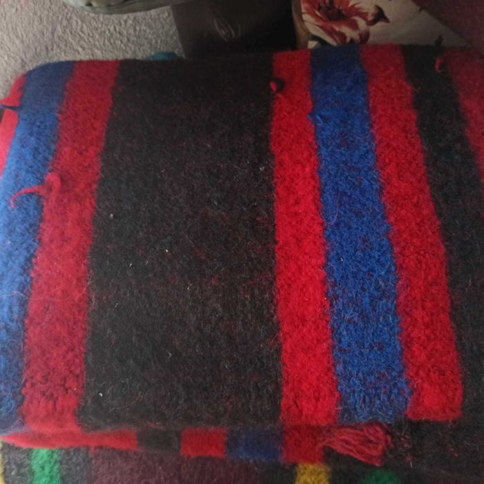 Кичени халища, пъстри козяци и  китеник !