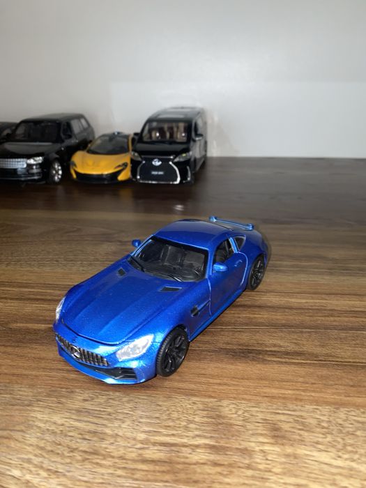 Машинки колекционные