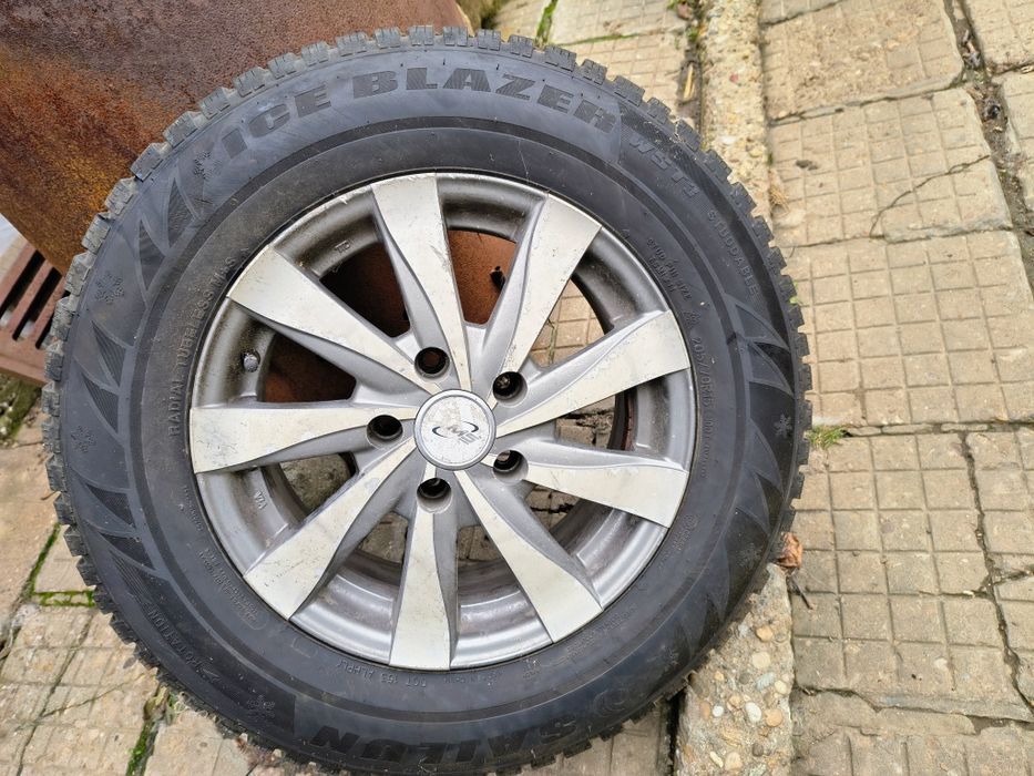 205/70/15 зимни .